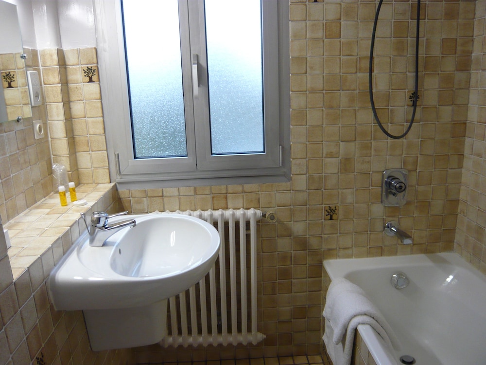 Standard Double Room - Photo 4