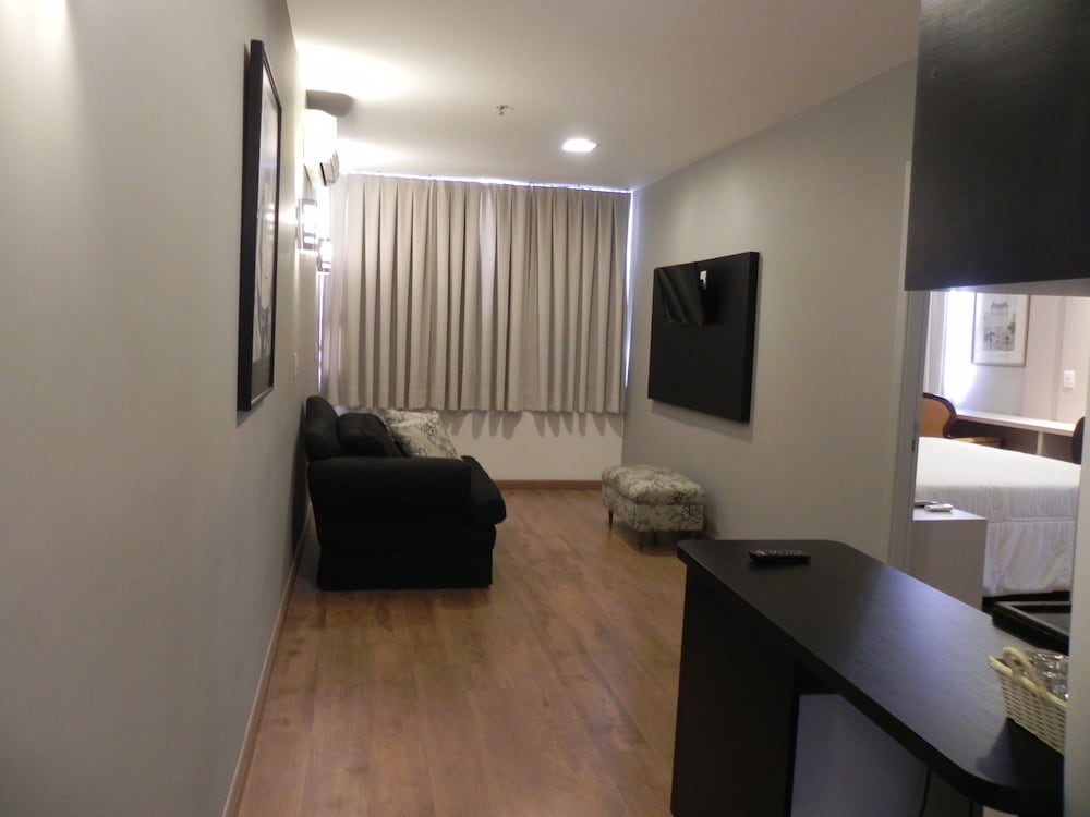 Suite - Photo 3