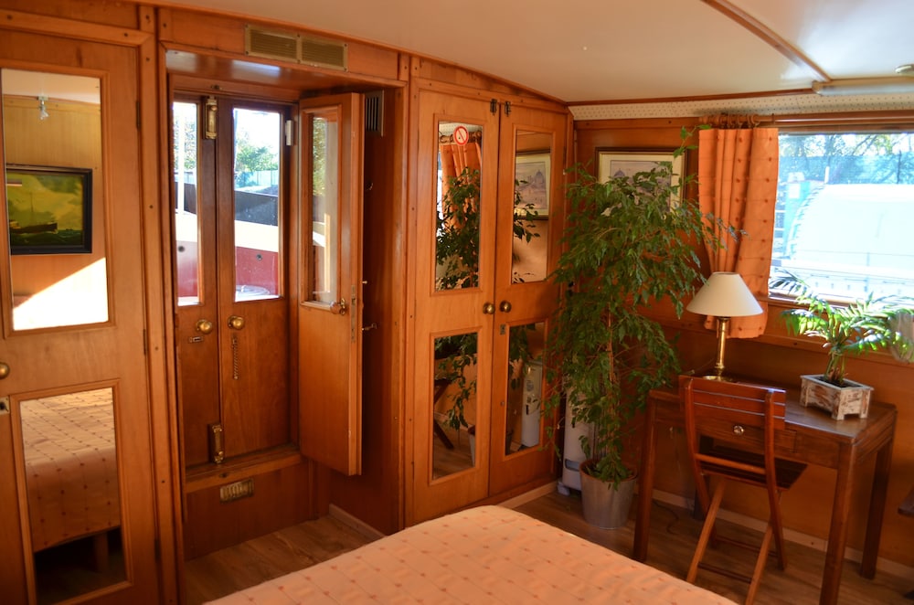 Cabin photo 2