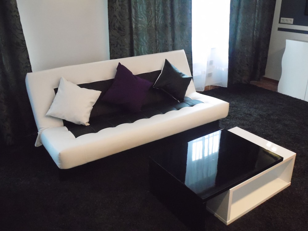 Double Room - Photo 15