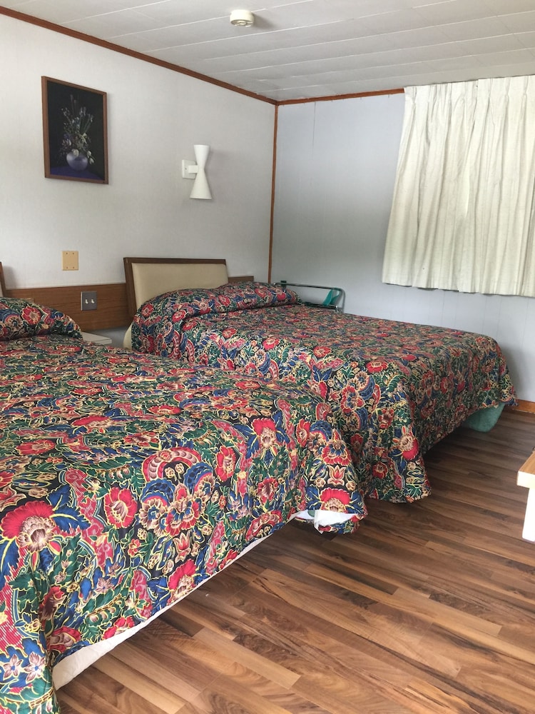 Standard Room, 2 Double Beds, Non Smoking photo 3