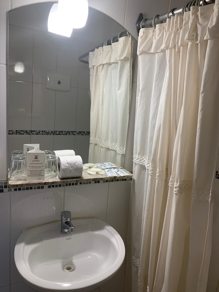 Standard Triple Room, 3 Twin Beds photo 3