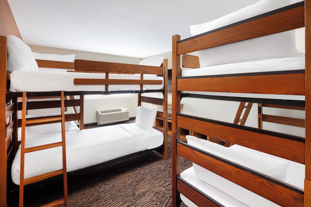 Standard Room, 6 bunk beds photo 3