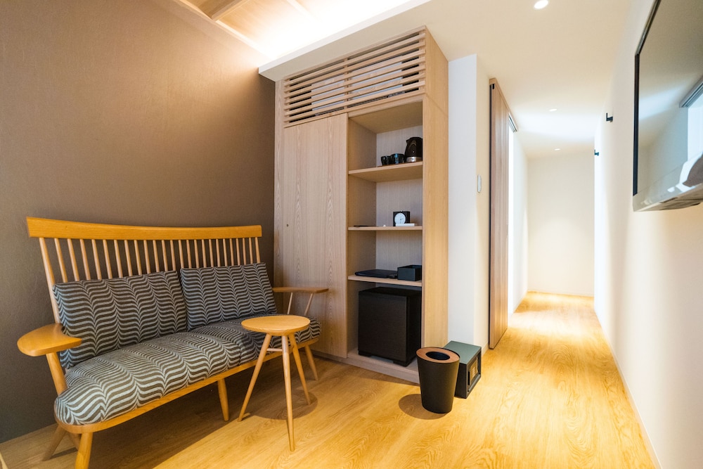 Double Room - Photo 7