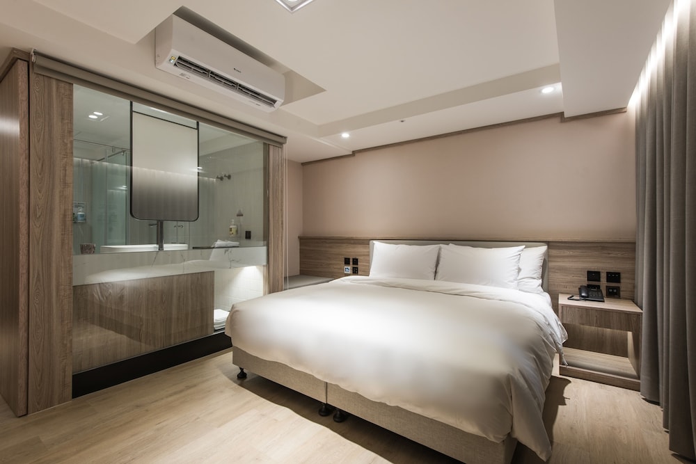 Queen Room - Photo 3