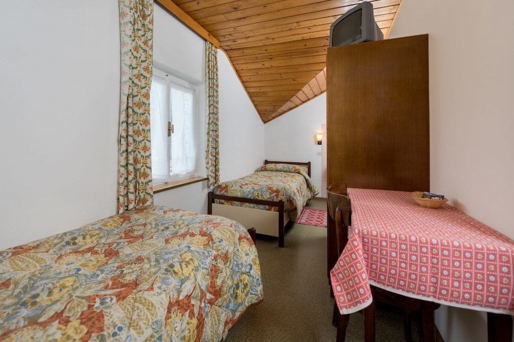 Twin Room, Shared Bathroom