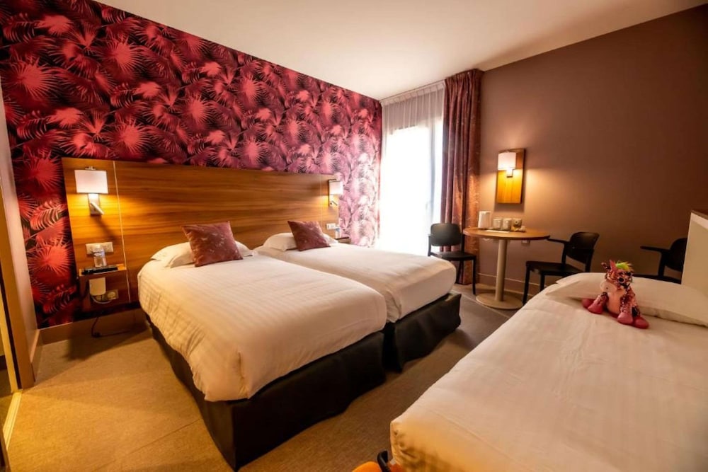 Superior Room, 1 King Bed, Non Smoking, Balcony (with Sofabed) - Photo 1