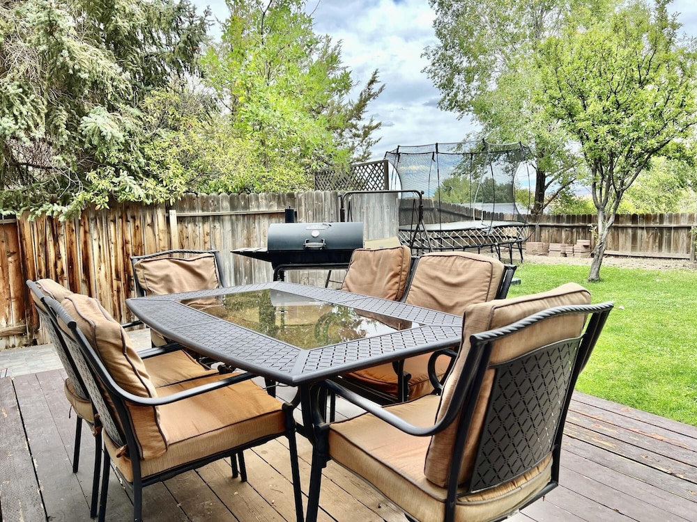 DT Reno - 4BR Home w Patio BBQ Grill Games Room, Photo 15