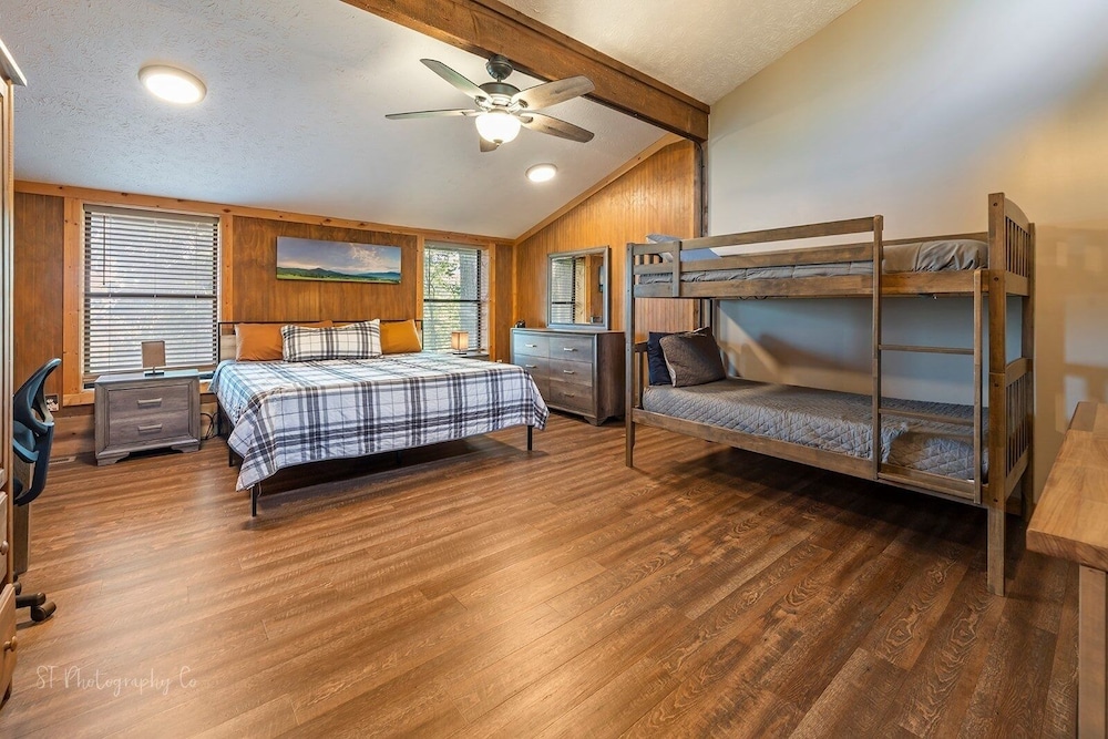 Condo, 2 Bedrooms