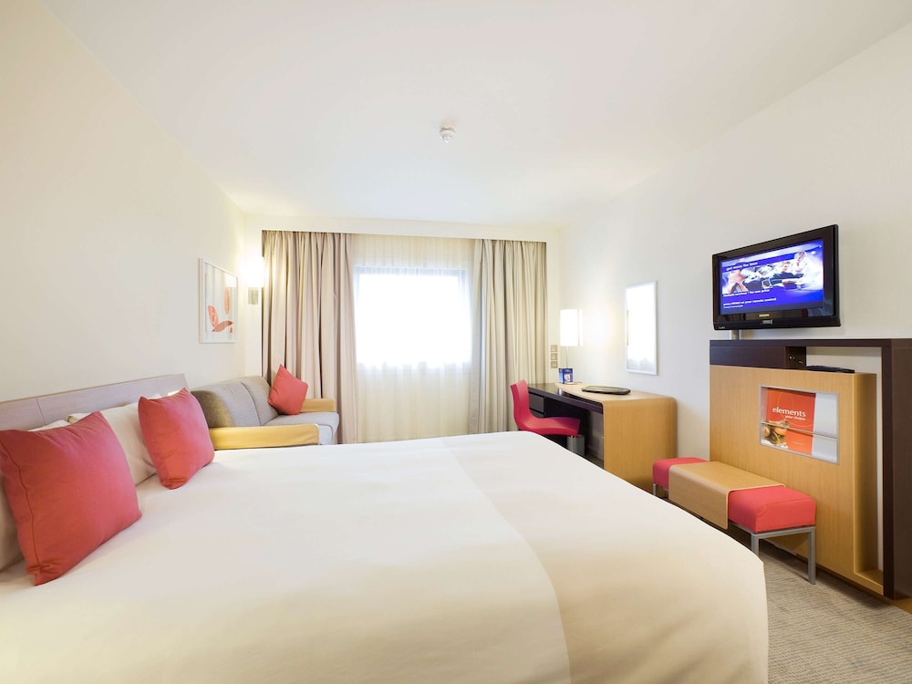 Superior Room, 1 Queen Bed with Sofa bed - Photo 10