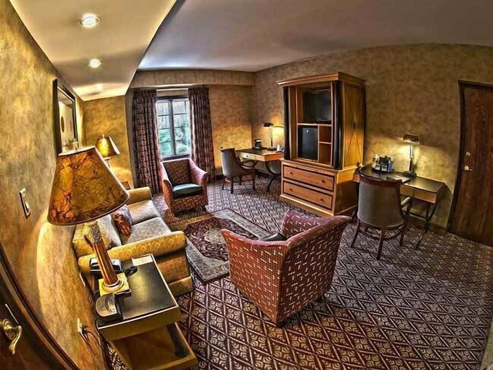 Suite, 2 Double Beds, Non Smoking photo 3