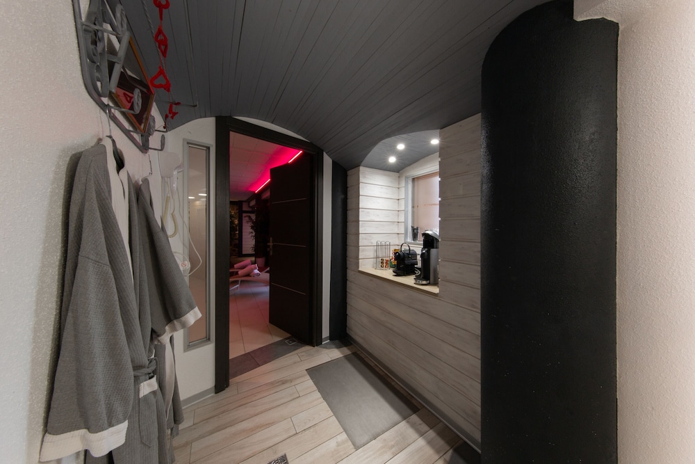Exclusive Double Room, Hot Tub, Courtyard View (Le Poirier) - Photo 3