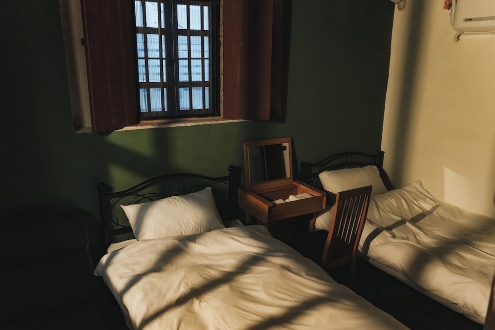 Signature Double Room, 2 Twin Beds, Bathtub Grab Bars photo 1