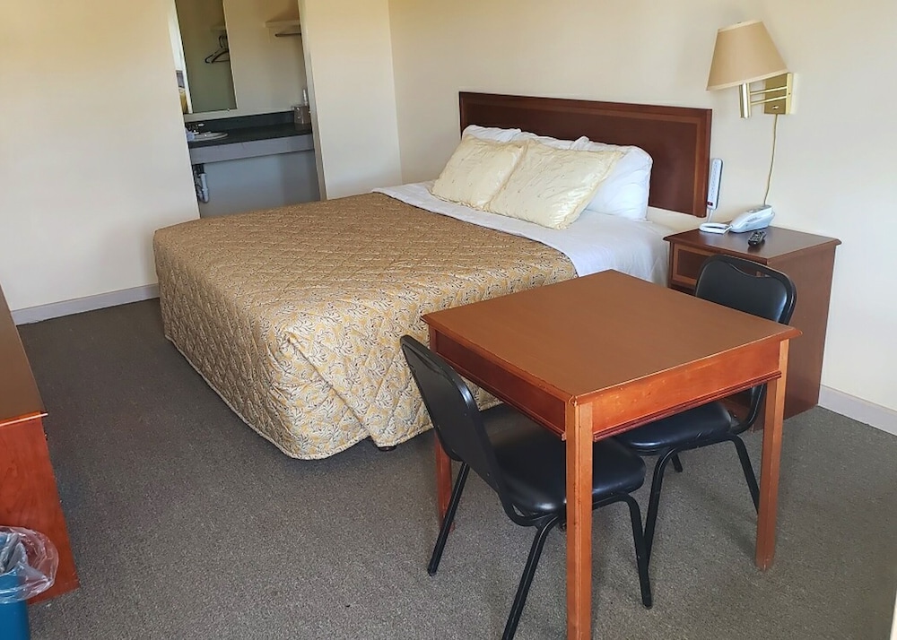 Standard Room, 1 King Bed, Non Smoking photo 1