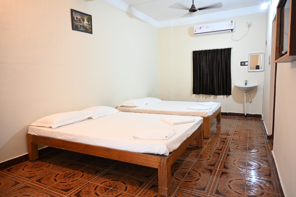 Standard Quadruple Room (AC) photo 1