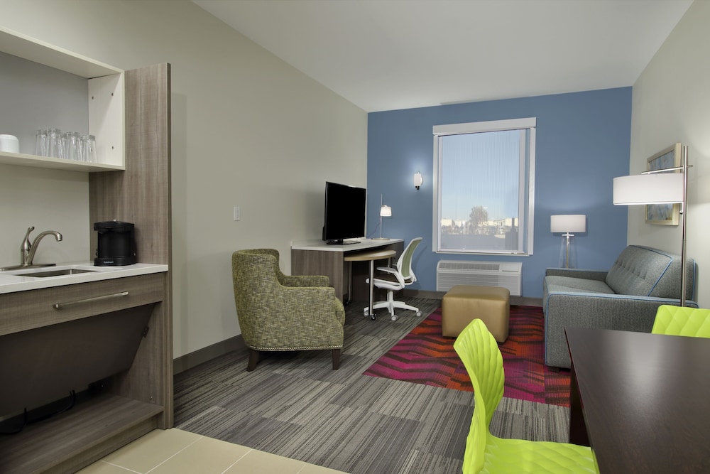 Suite, 1 King Bed, Accessible, Bathtub (Mobility & Hearing) - Photo 6