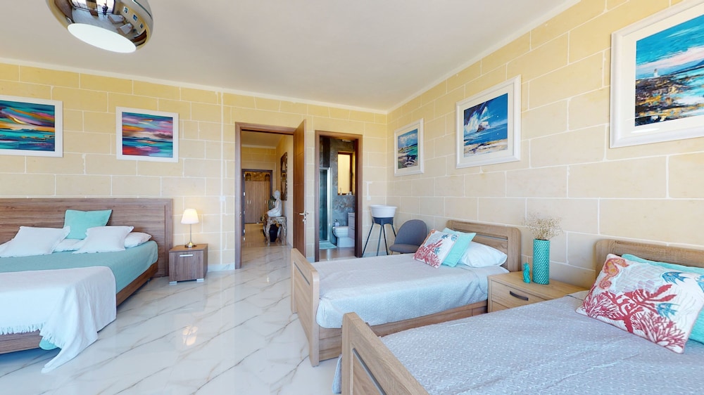 Panoramic Quadruple Room photo 2