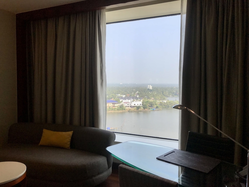 Presidential Suite, 1 King Bed, Accessible, Club Lounge Access photo 3