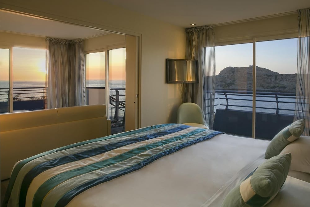 Junior Suite, 1 King Bed, Balcony, Sea View (with Sofabed)