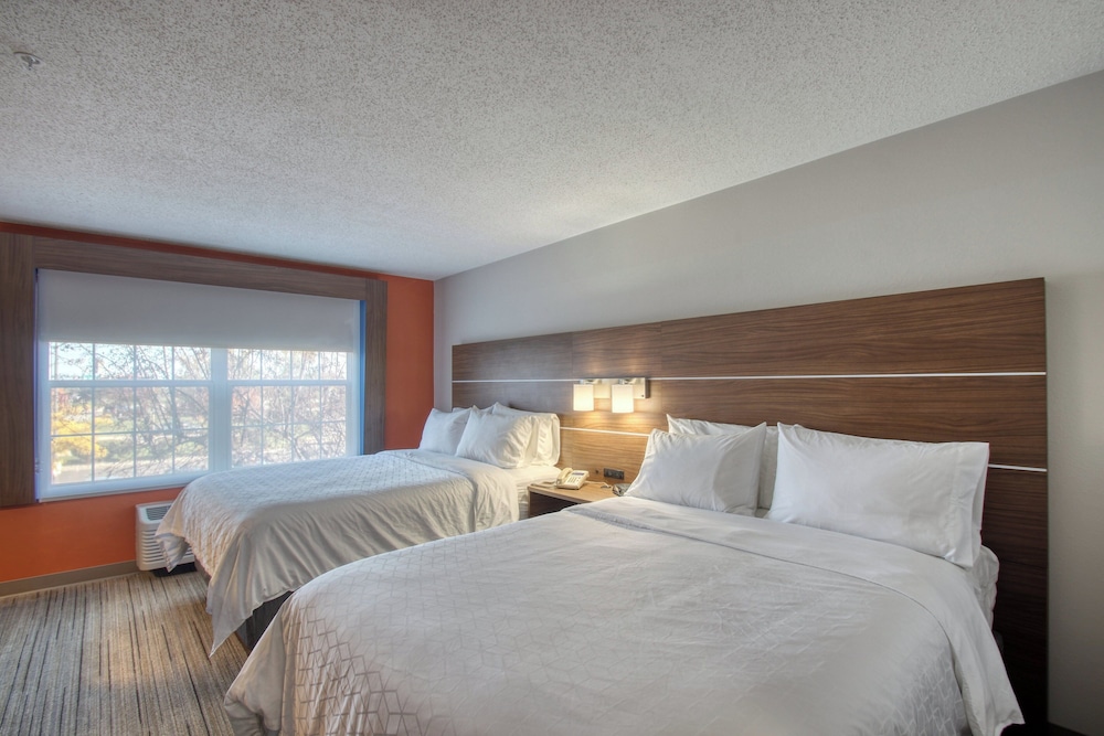 Standard Room, 2 Queen Beds - Photo 8