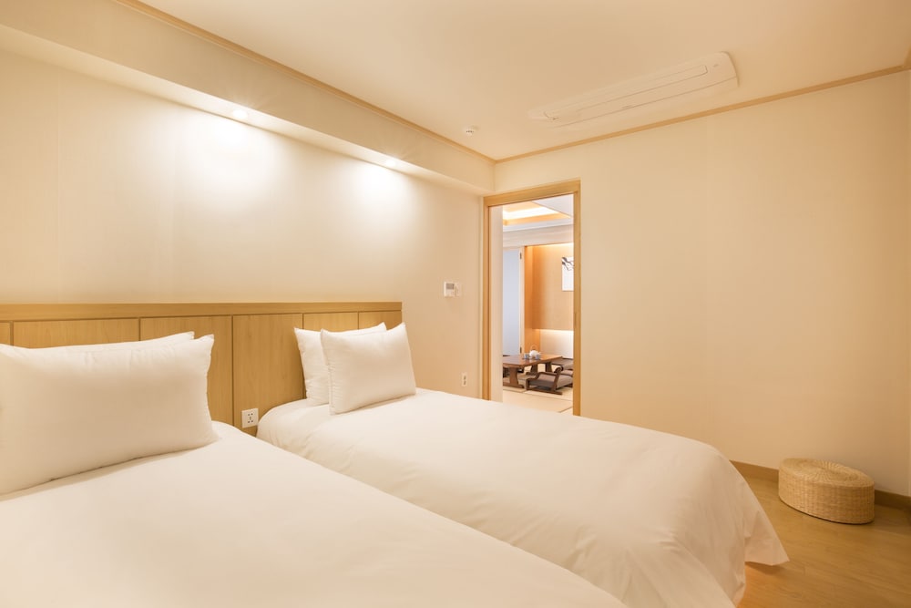 Ryokan Type: Tatami Twin Room