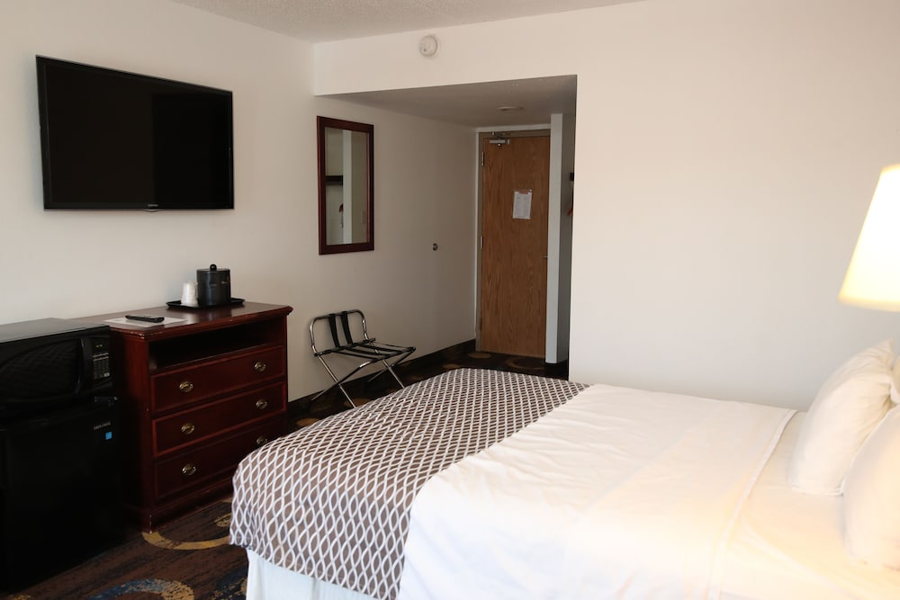 Standard Room, 1 Queen Bed photo 1