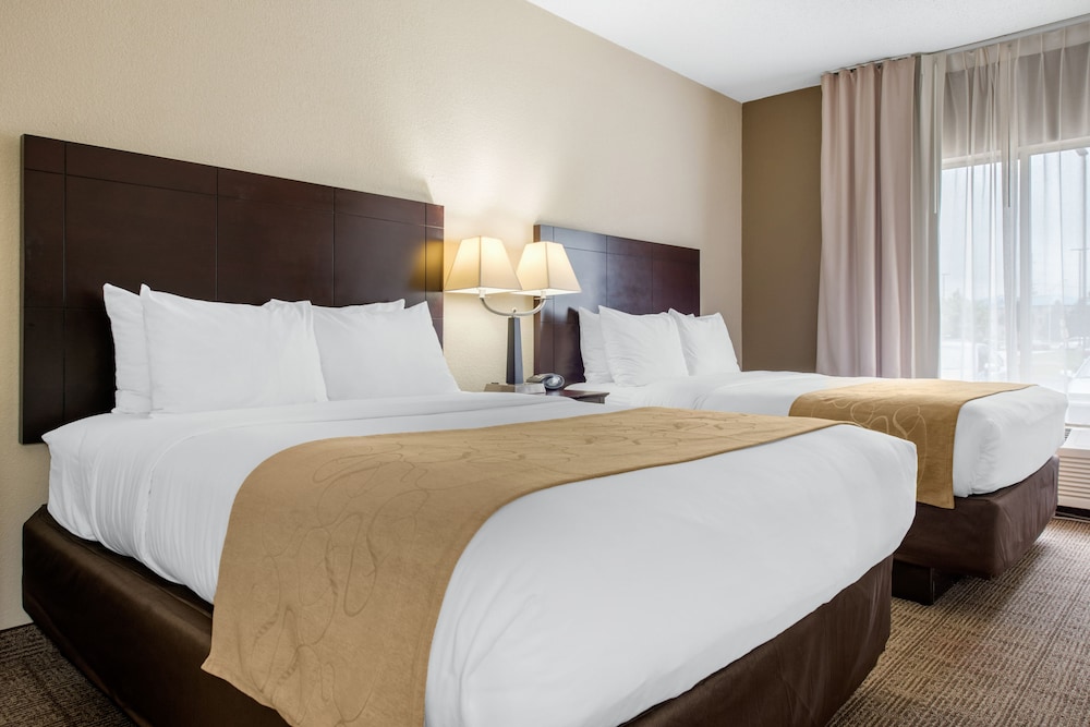 Suite, Multiple Beds, Non Smoking (2 Queen Beds and Sleeper Sofa) - Photo 3