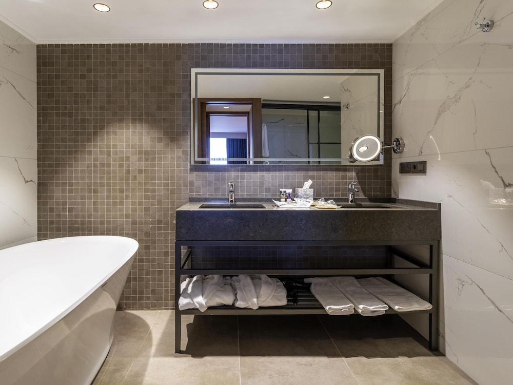 Suite, 1 Double Bed, Sea View - Photo 6