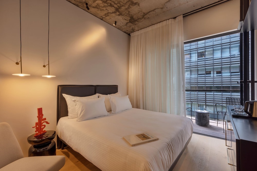 Deluxe Room, 1 Queen Bed, City View - Photo 1