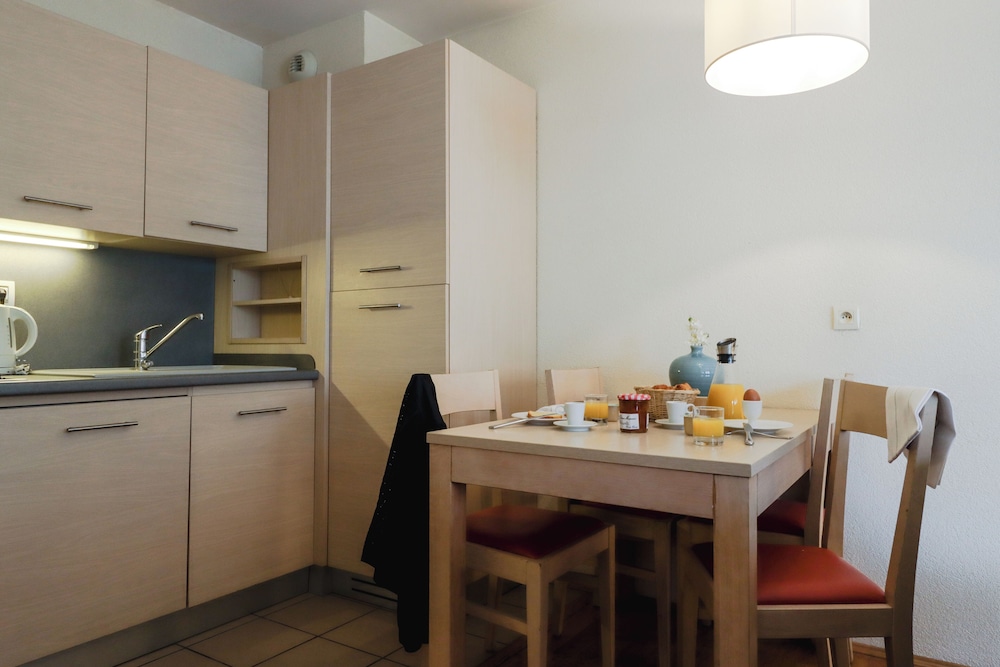 Standard Room, Multiple Beds photo 3