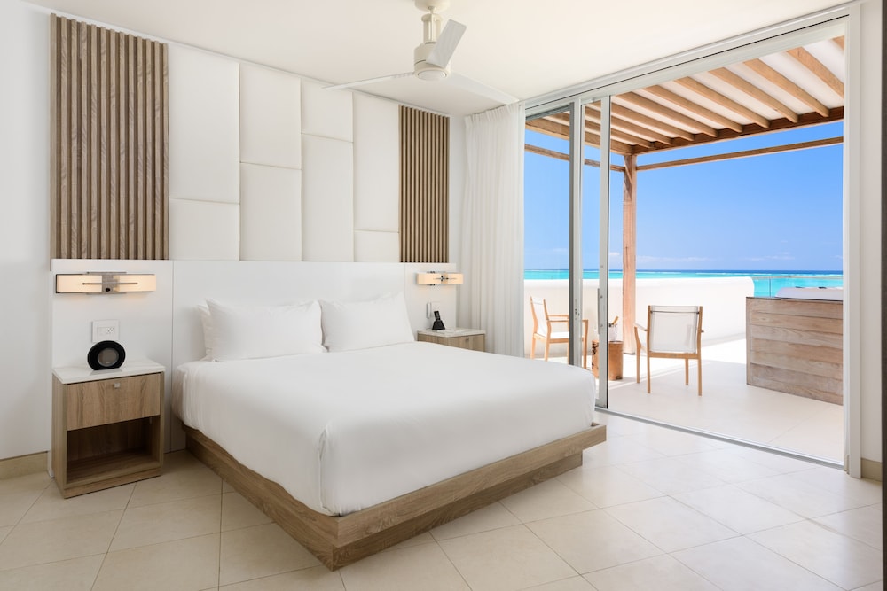 Suite, Oceanfront (Penthouse) photo 2