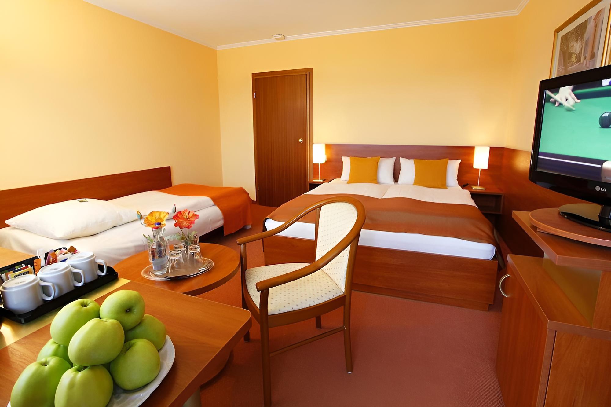 Standard Triple Room photo 2