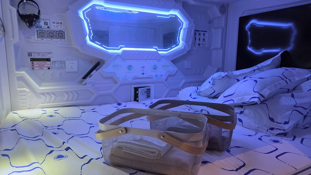 Double Capsule room, lower bed, Non-smoking photo 1