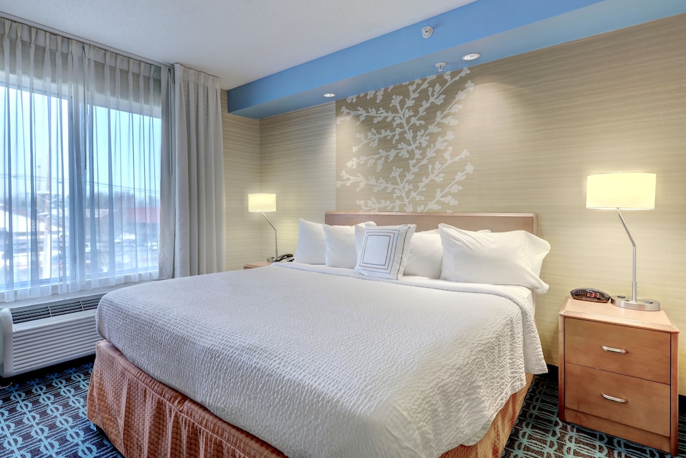 Room, 1 King Bed (Mobility/Hearing Accessible, Tub)