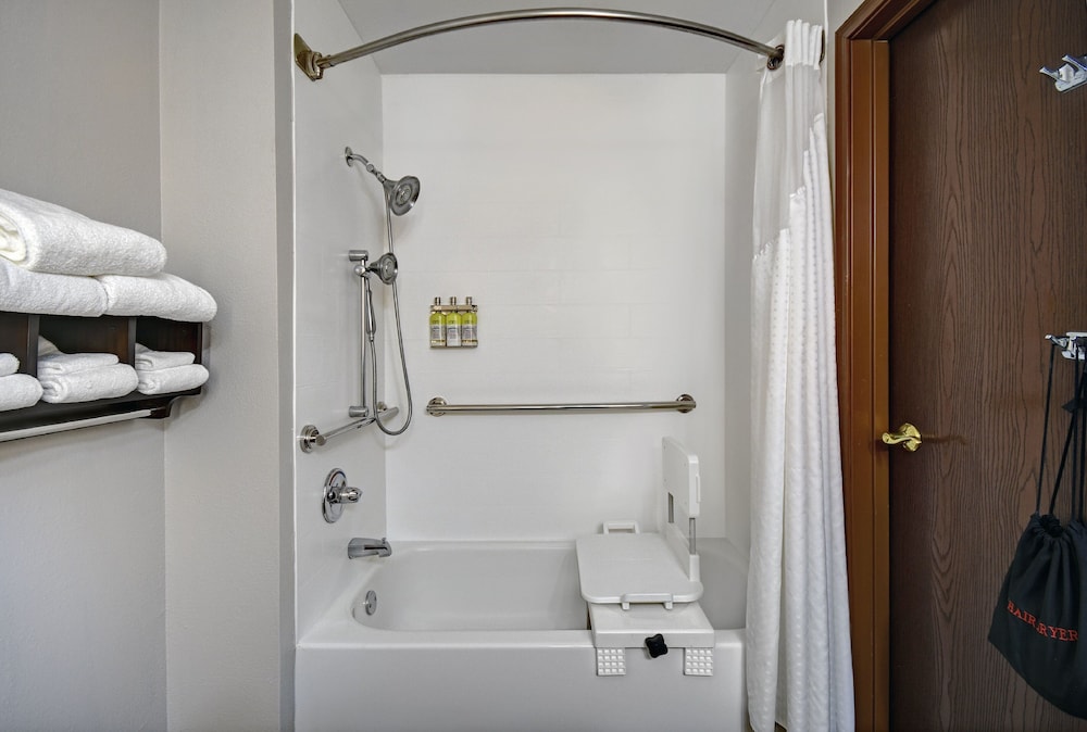 Standard Room, 1 Queen Bed, Accessible (Mobil Tub) - Photo 3
