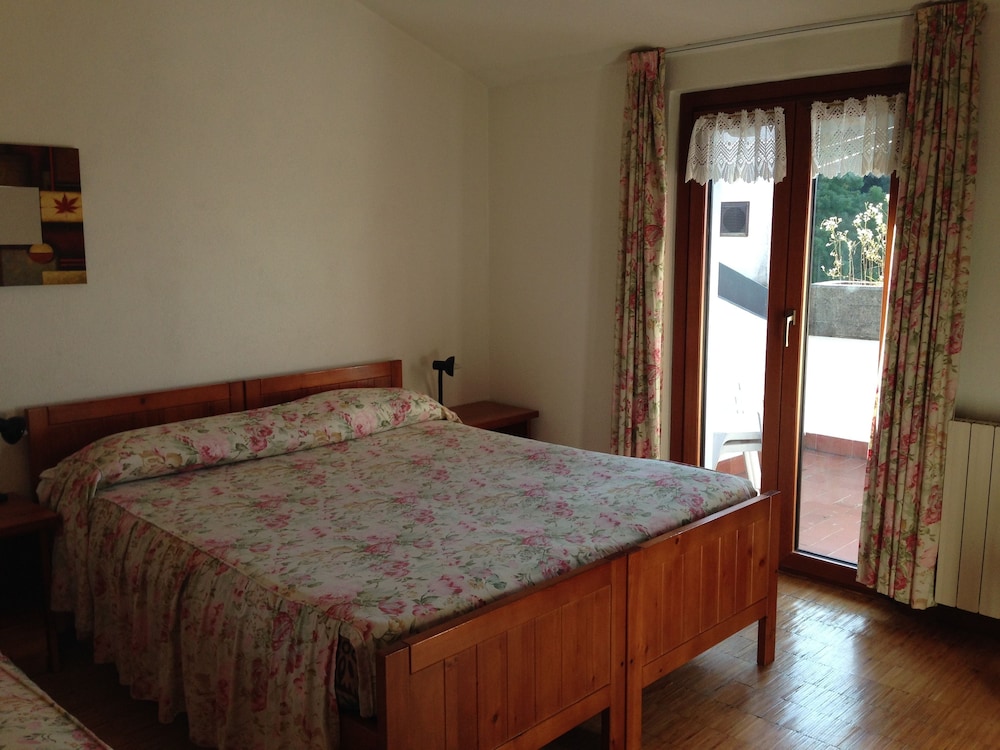Double or Twin Room with Balcony photo 3