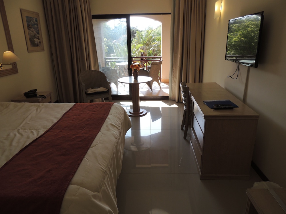 Double Room, 1 King Bed, Balcony photo 1