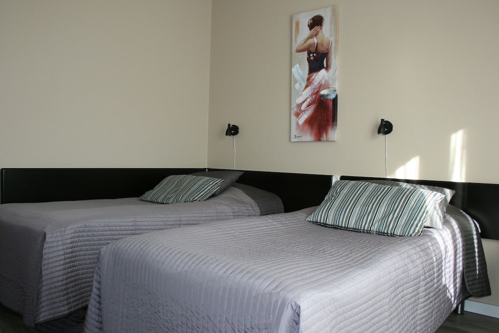 Family Room, 3 Twin Beds photo 1
