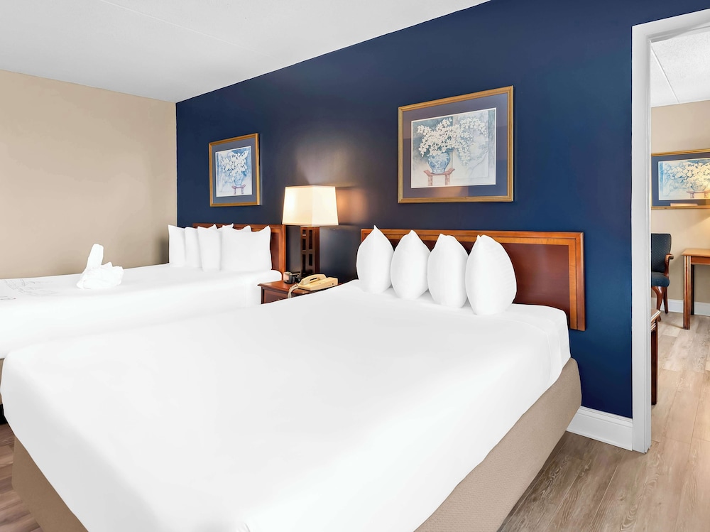 Suite, 2 Queen Beds, Non Smoking, Refrigerator (Larger Room) - Photo 3