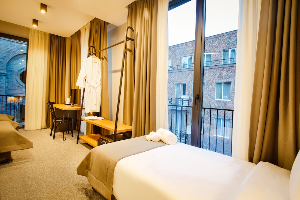 Standard Triple Room - Photo 1
