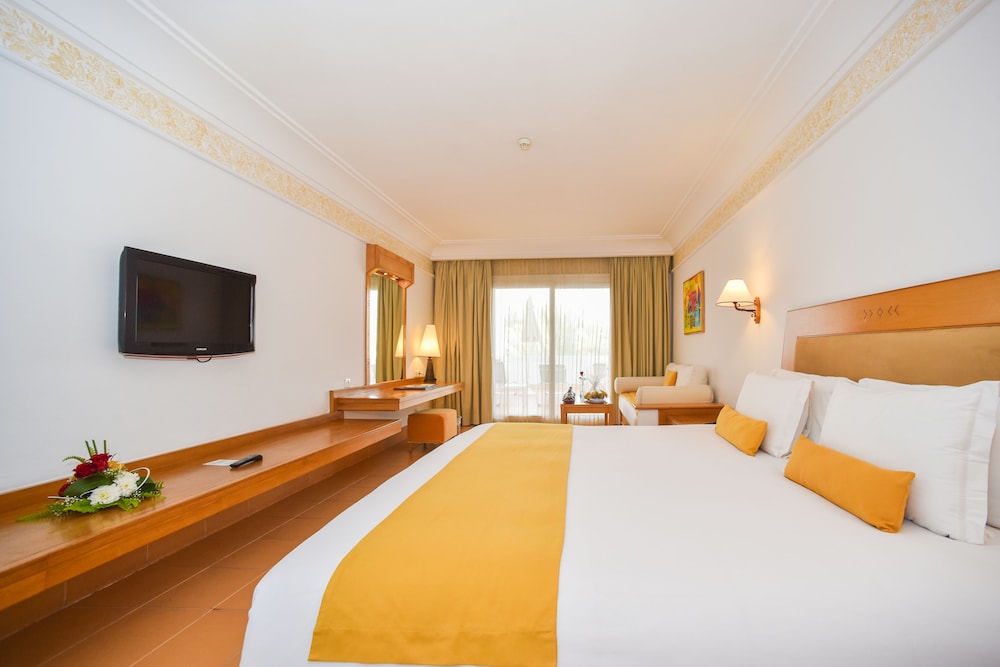 Luxury Twin Room, Pool View - Photo 1