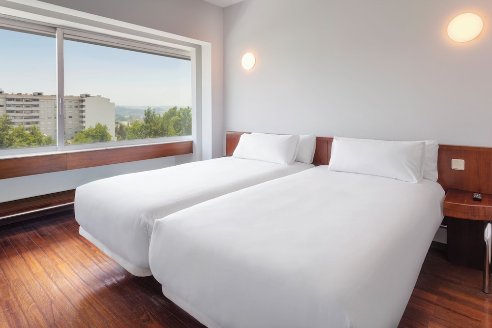 Standard Twin Room - Photo 1