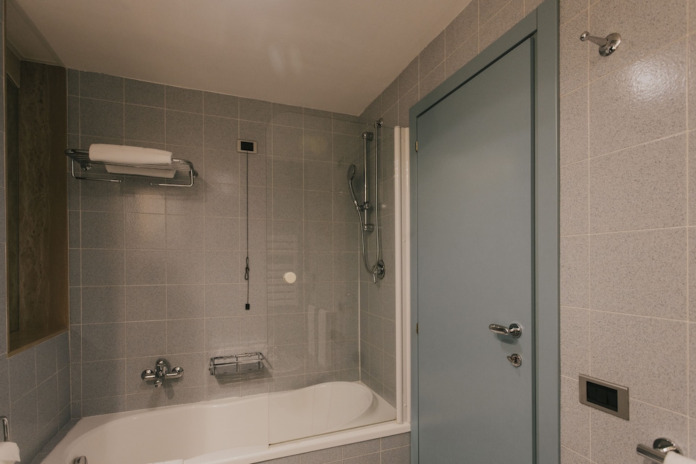 Standard Double or Twin Room - Photo 4