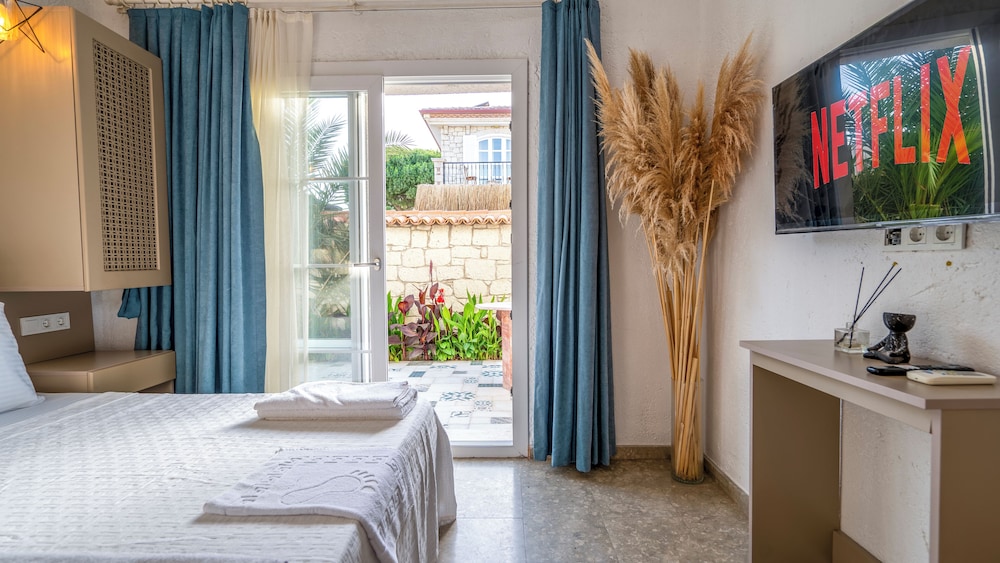 Deluxe Double Room, 1 Queen Bed, Garden View