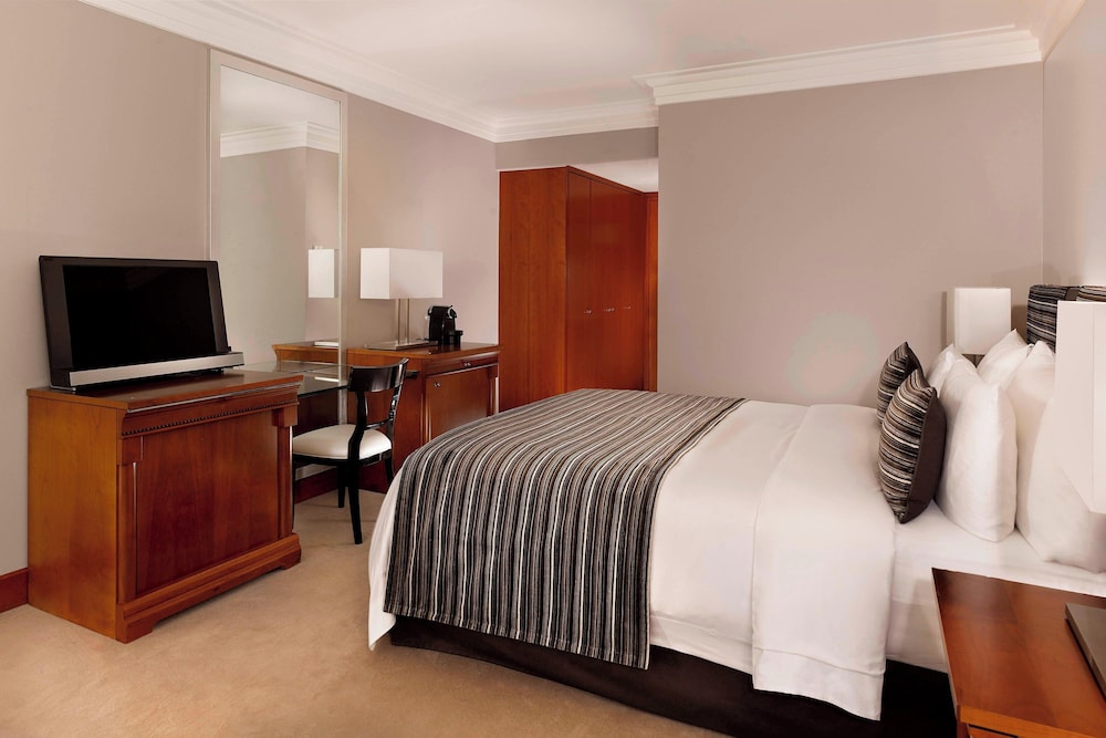 Premium Room, Partial Lake View