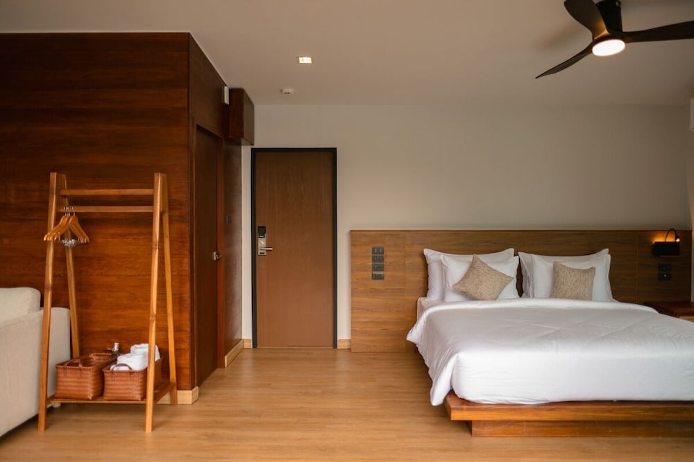 Exclusive Room, 1 King Bed, Lake View