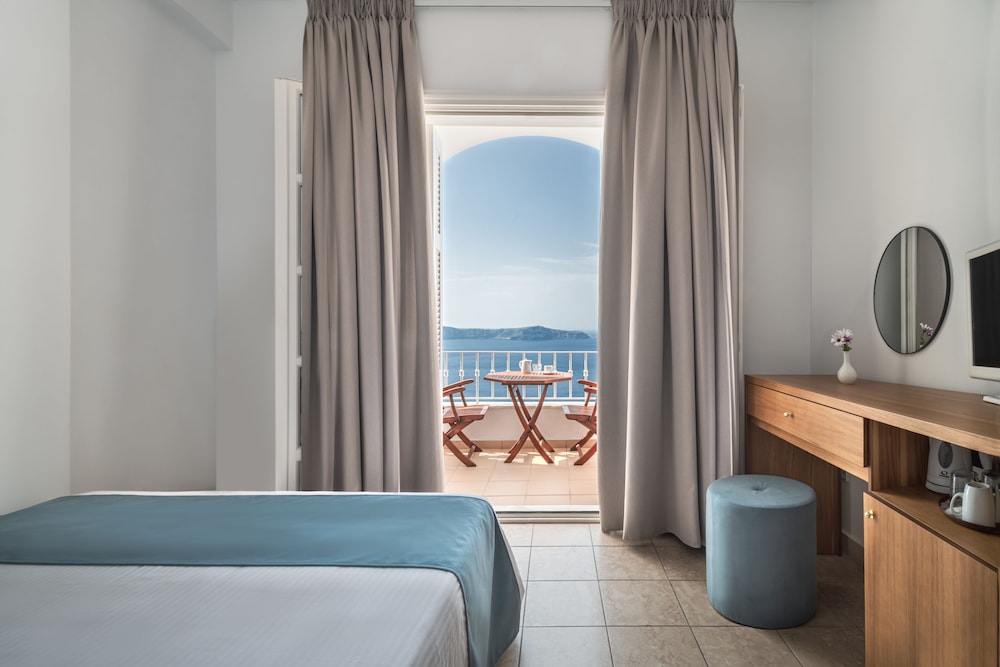 Classic Single Room, Balcony (Caldera & Volcano View)