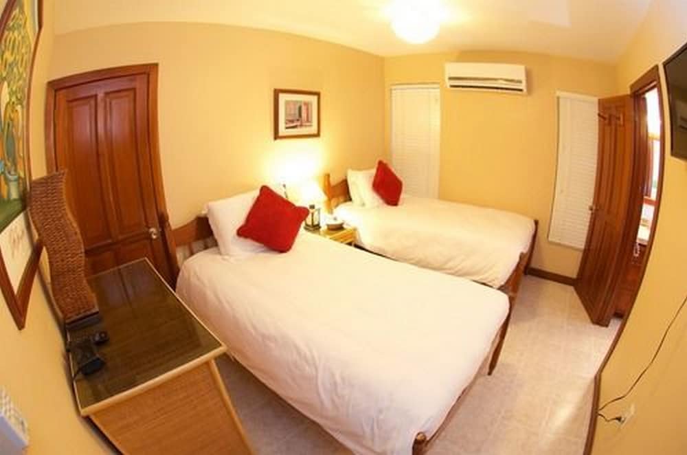 Suite, 2 Bedrooms, Oceanfront thumbnail 6