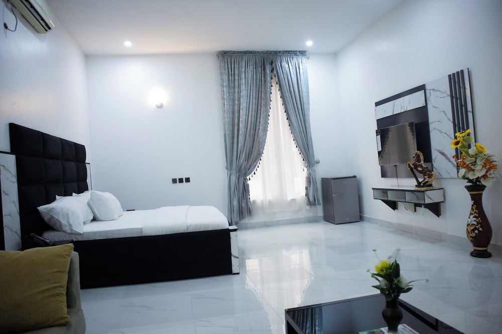 Signature Suite