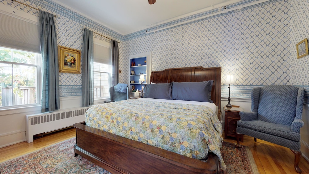 Room, Private Bathroom (Blue Ribbon - King Balcony Room) photo 1